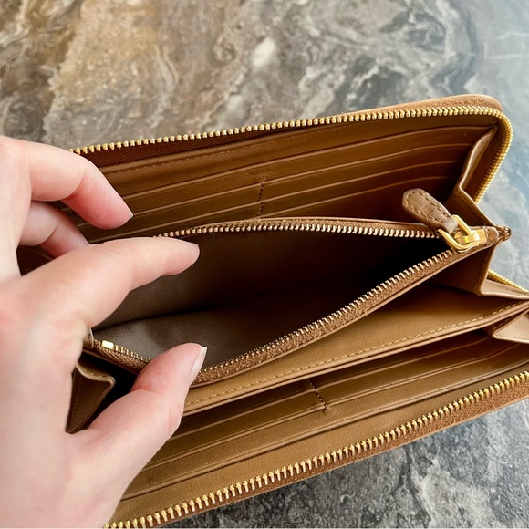 Authentic Prada Saffiano Leather Wallet - Picture 9 of 9